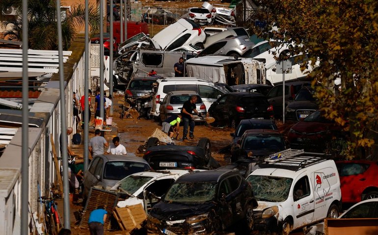 Número de mortes por enchentes na Espanha chega a 217
