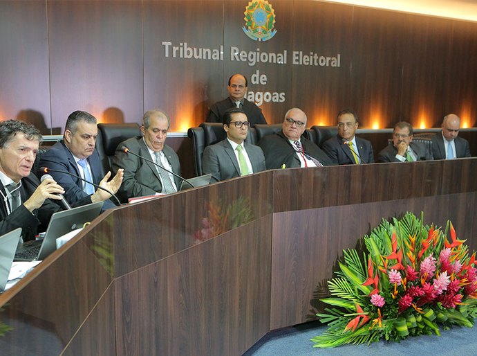 Celyrio Adamastor participa da posse do novo desembargador eleitoral do TRE/AL