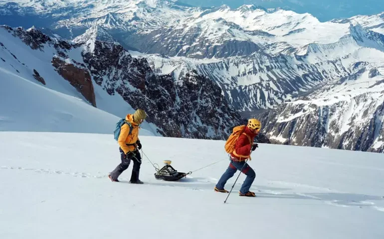 Mont-Blanc diminui devido a derretimento de gelo por crise climática