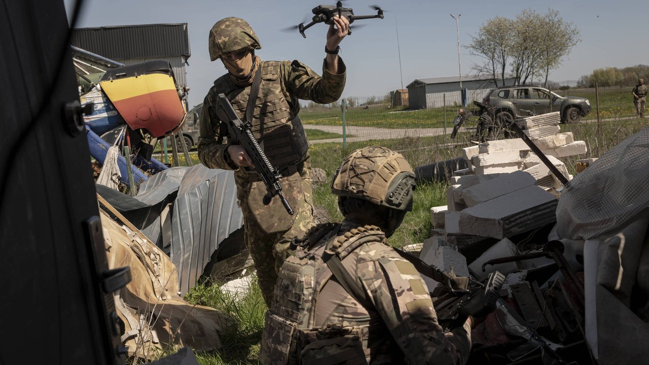 'Código 9.2': Como uma unidade do Exército da Ucrânia usa drones para lançar bombas dentro da Rússia 