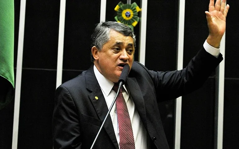 Governo vai tomar todas as medidas para enfrentar crise diplomática com EUA, diz José Guimarães