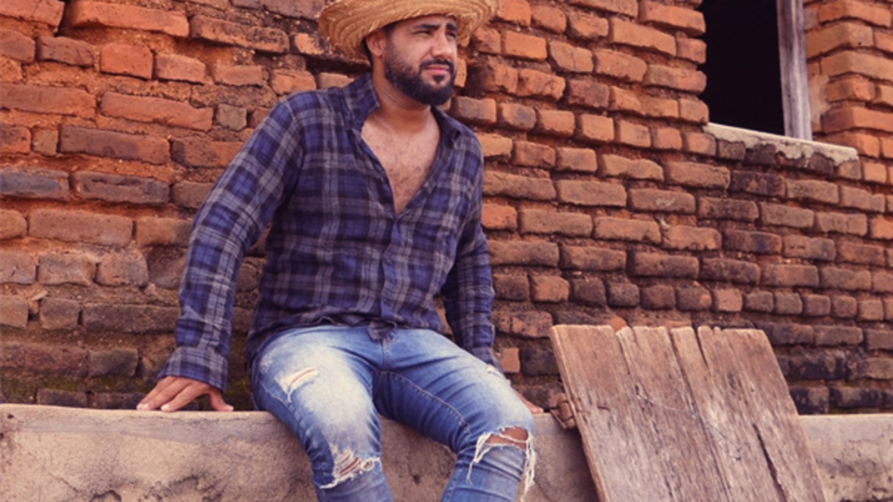 Raí Saia Rodada festeja entrada de single em novela
