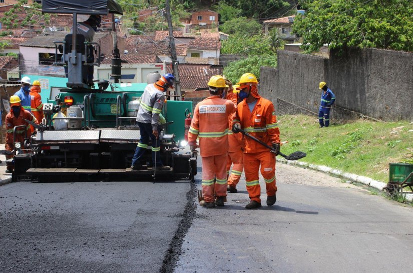 Obras de pavimentação avançam pela Chã da Jaqueira