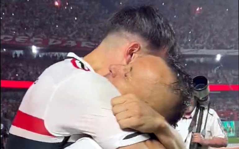 São Paulo elimina Corinthians por 2 a 0 no Morumbi