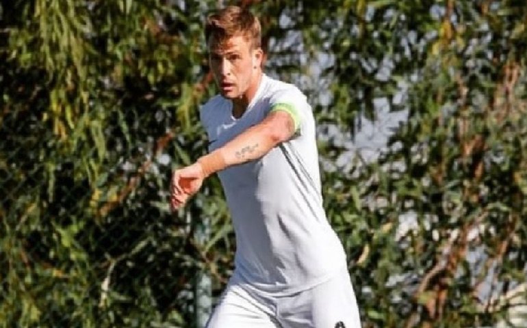 Jogador ucraniano tem parada cardíaca em treino e é salvo por desfibrilador