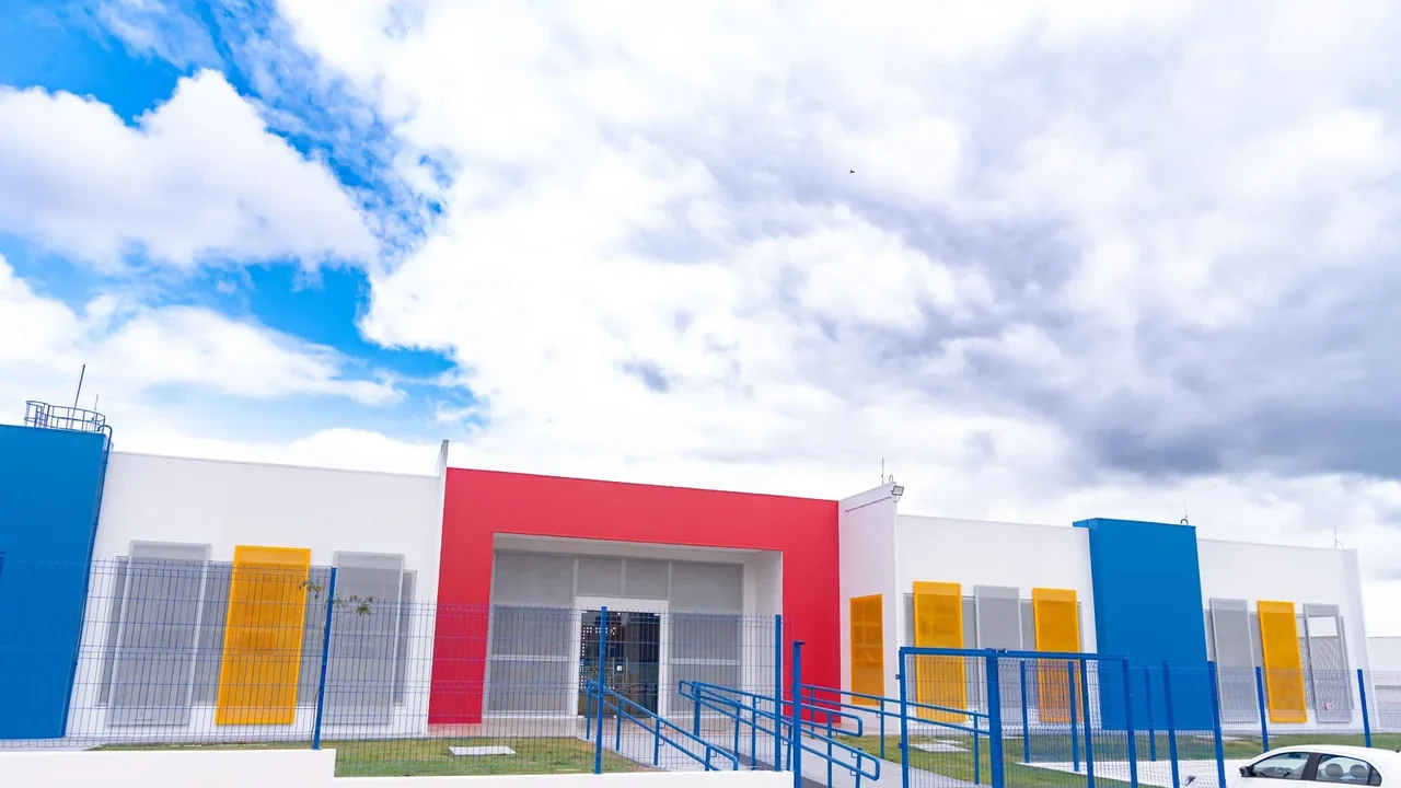 Prefeito Luciano Barbosa inaugura, nesta segunda (20), creche no bairro Planalto