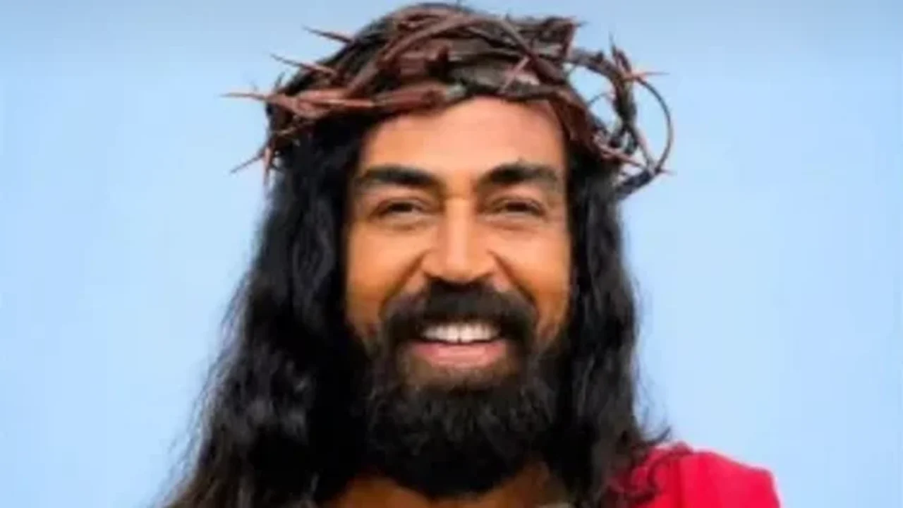 Candidato ao Senado no Piauí é intimado a trocar foto de registro em que aparece como Jesus Cristo