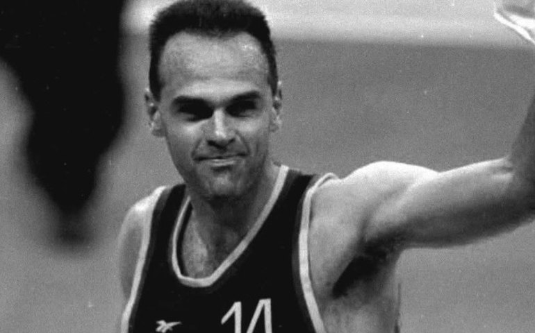 Galvão Bueno lamenta morte de Oscar Schmidt: 'O Brasil perdeu hoje um gênio de nosso esporte'