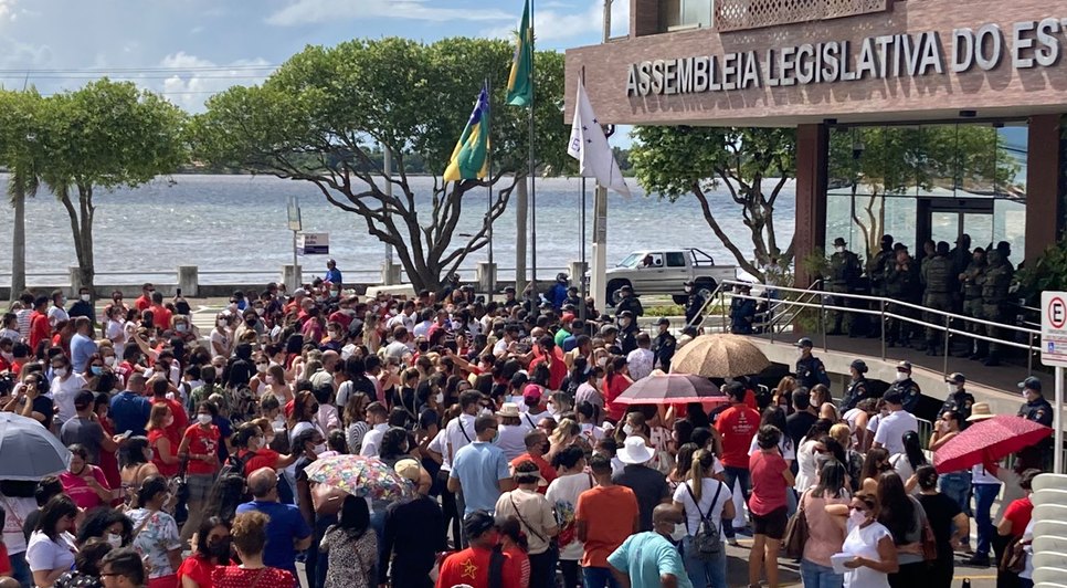 Com paralisação, professores da rede estadual promovem vigília em frente à Assembleia Legislativa de Sergipe