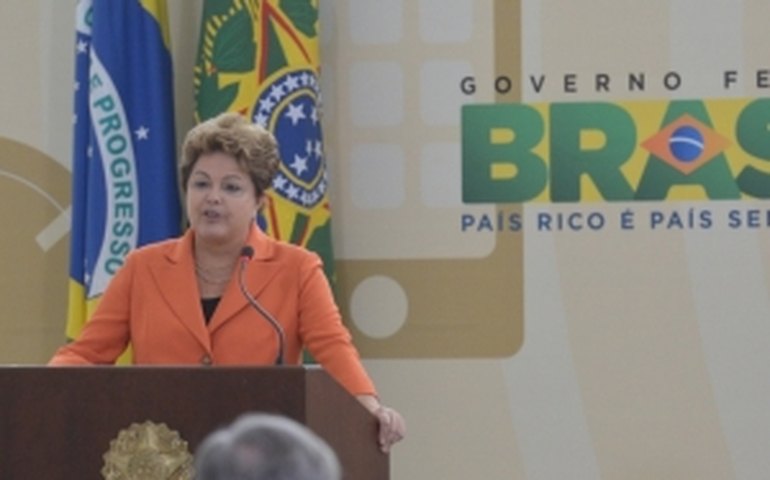 Dilma assina decreto autorizando migração de rádios AM para FM