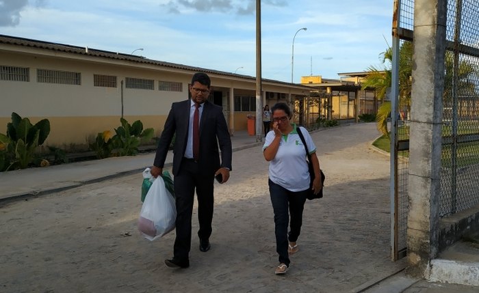 Janadaris no momento em que deixou o presídio Santa Luzia, em Maceió