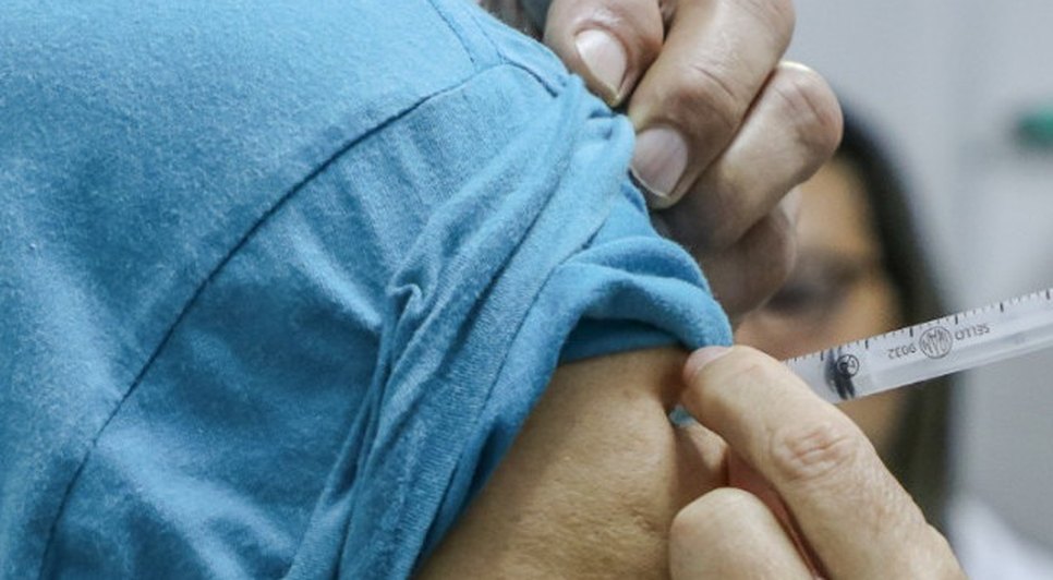 Sergipe vacina população acima de 18 anos com reforço bivalente contra Covid-19