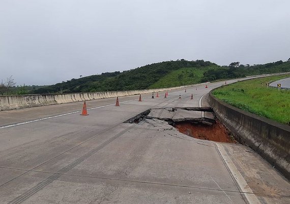 Fortes chuvas em Alagoas interditam quatro trechos de rodovias federais