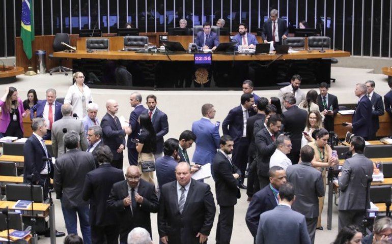 Conheça os votos em projeto que pode dificultar aborto legal em crianças vítimas de estupro