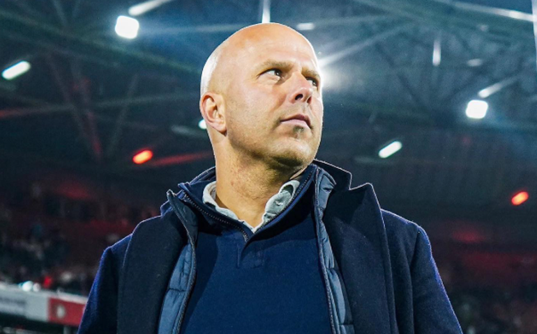 Arne Slot relata sofrimento antes do retorno do Liverpool aos gramados: 'Podemos rir de novo?'