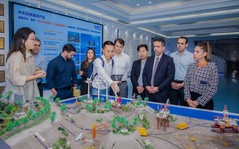 Presidente da ZTT diz a Paulo Dantas que estuda implantar fábrica de módulos solares em Alagoas