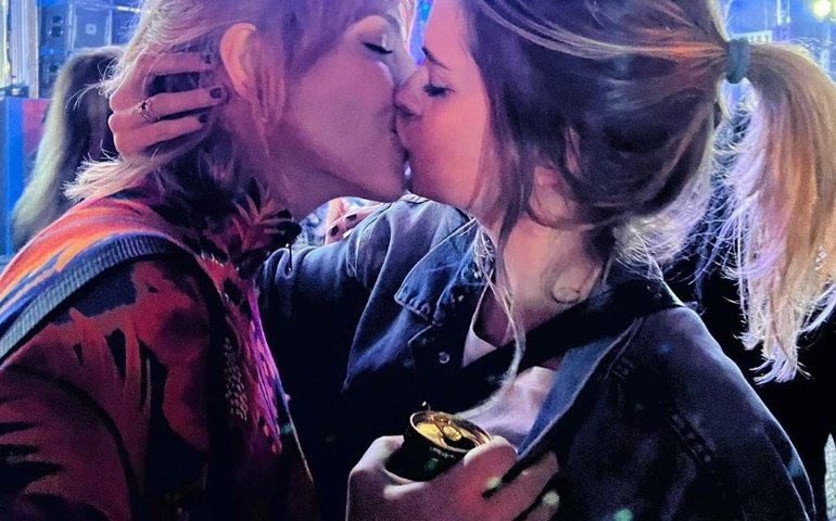 'Já namorei mulher algumas vezes', diz Titi Müller após repercussão de foto