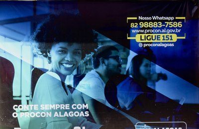 Procon Alagoas multa empresa em mais de R$ 100 mil por venda de celular sem carregador