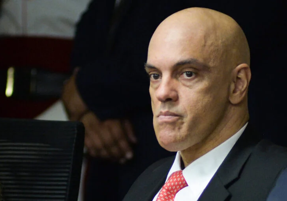Grupo de advogados pedem investigação contra Moraes