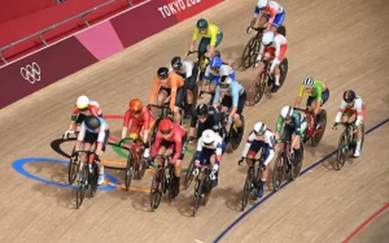 Ciclismo muda regra e proíbe mulheres trans em competições femininas