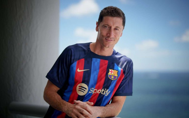 Lewandowski é apresentado pelo Barcelona: ‘Estou com fome de gols e de sucesso’