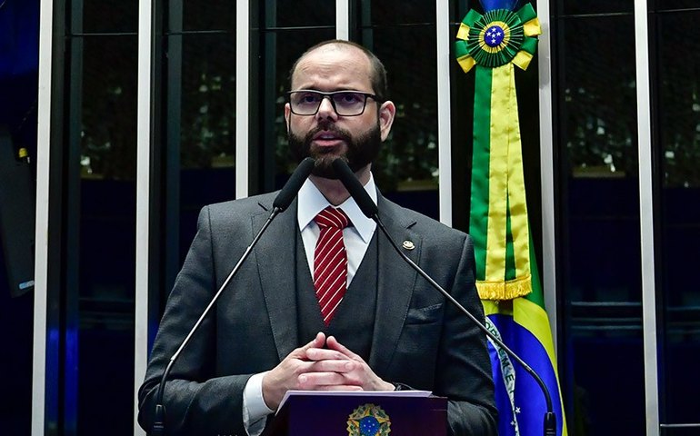 Seif alerta para riscos da superexposição de jovens