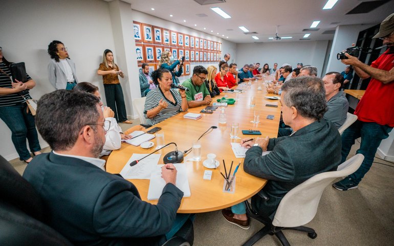 Governo apresenta proposta de reajuste de 5,79%, sendo 3% já em setembro