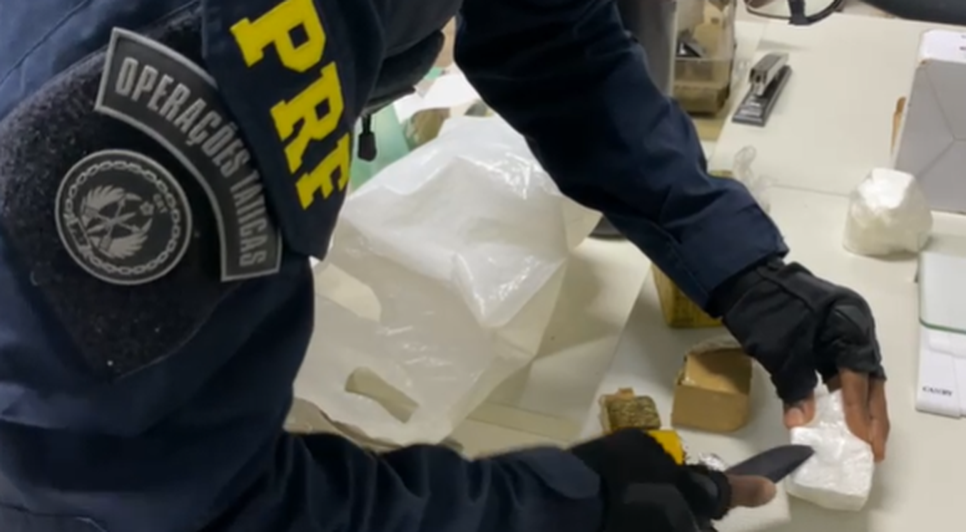 Três homens são presos em flagrante transportando drogas dentro do carro no município de Nossa Senhora do Socorro / Foto: Foto: PRF/SE