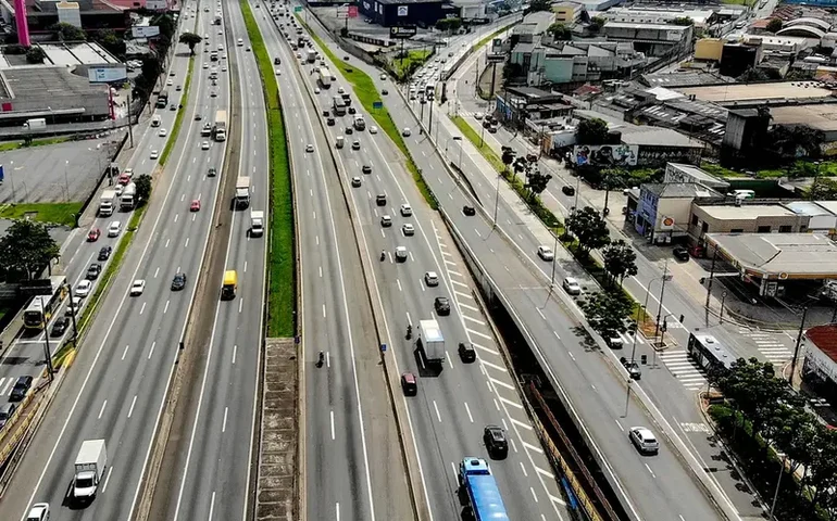 Justiça libera multa por não pagamento de pedágio free flow na Via Dutra