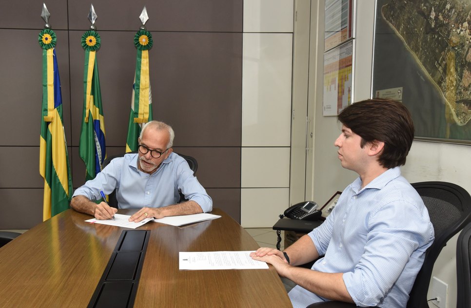 ASSINA DECRETO
