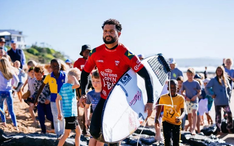 Yago Dora elimina americano e ajuda Italo a garantir vaga no WSL Finals