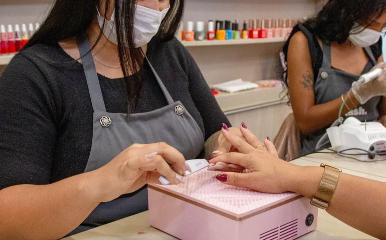 Cuidado com as unhas vai além da estética e exige atenção à saúde