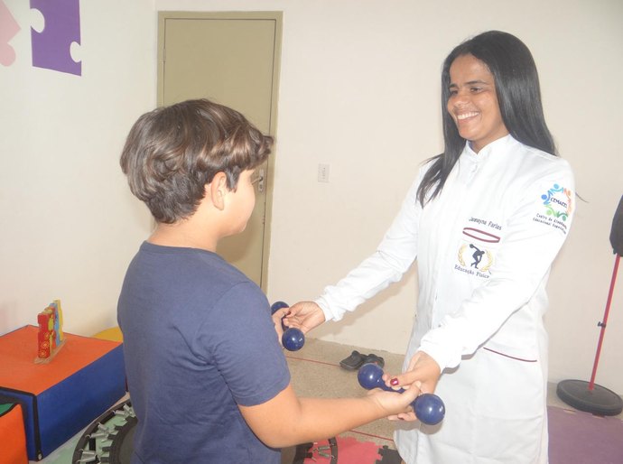 Sedentarismo atinge jovens com TEA e acende alerta na saúde pública