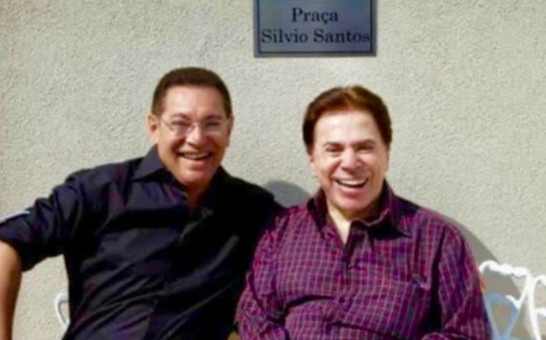 Silvio Santos recebe homenagem de Jassa, cabeleireiro do apresentador por 40 anos: 'Eternamente'