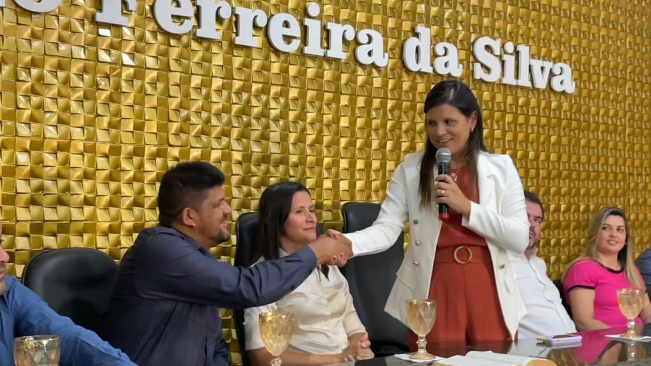 Prefeita Marcela Gomes prestigia solenidade de posse da nova diretoria do Fapen de Novo Lino