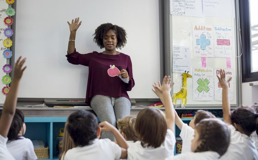 Audiência questiona falta de questões sobre dança e teatro na Prova Nacional Docente