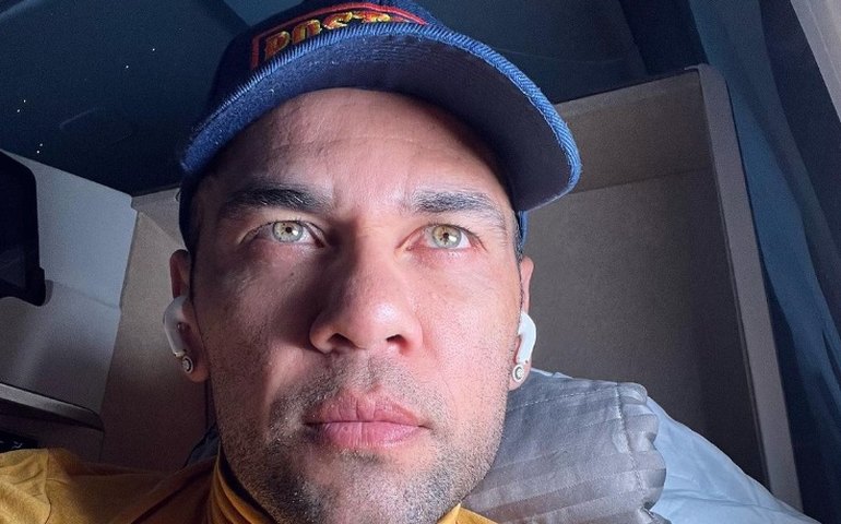 Daniel Alves alega ter raízes na Espanha, mas continua preso após Justiça negar 3º recurso