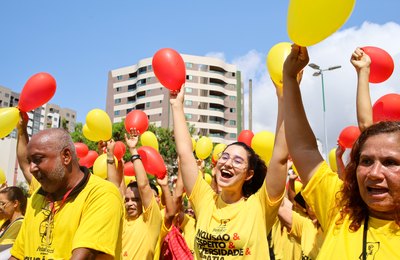 Vereadora Teca Nelma participa de caminhada em alusão à semana da pessoa com deficiência