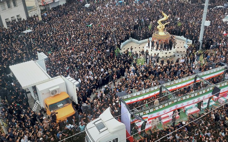 Exército dos EUA não pode se isentar após ataque a escola feminina no Irã, dizem especialistas