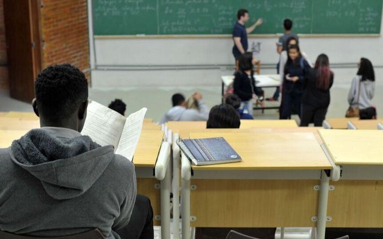 Dia do Professor: 60 anos após oficialização da data, desafios persistem