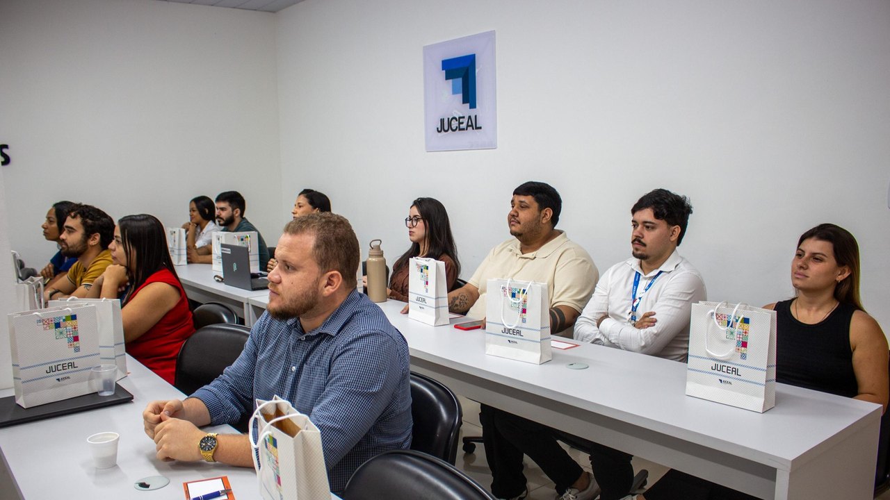 Workshop da Junta Comercial orienta profissionais sobre balanço patrimonial e livro contábil