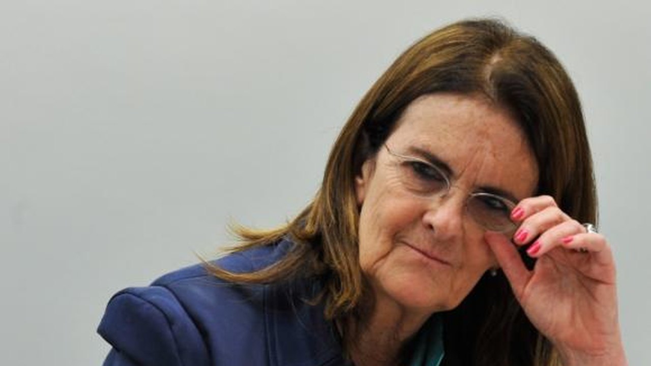 Senado aprova requerimento para ouvir Graça Foster e Lobão sobre refinaria