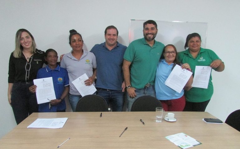 Prefeitura renova contratos e garante coleta seletiva