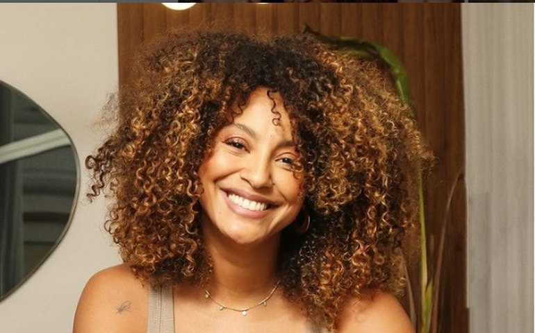 Sheron Menezzes revela que dorme em quarto separado de marido há anos