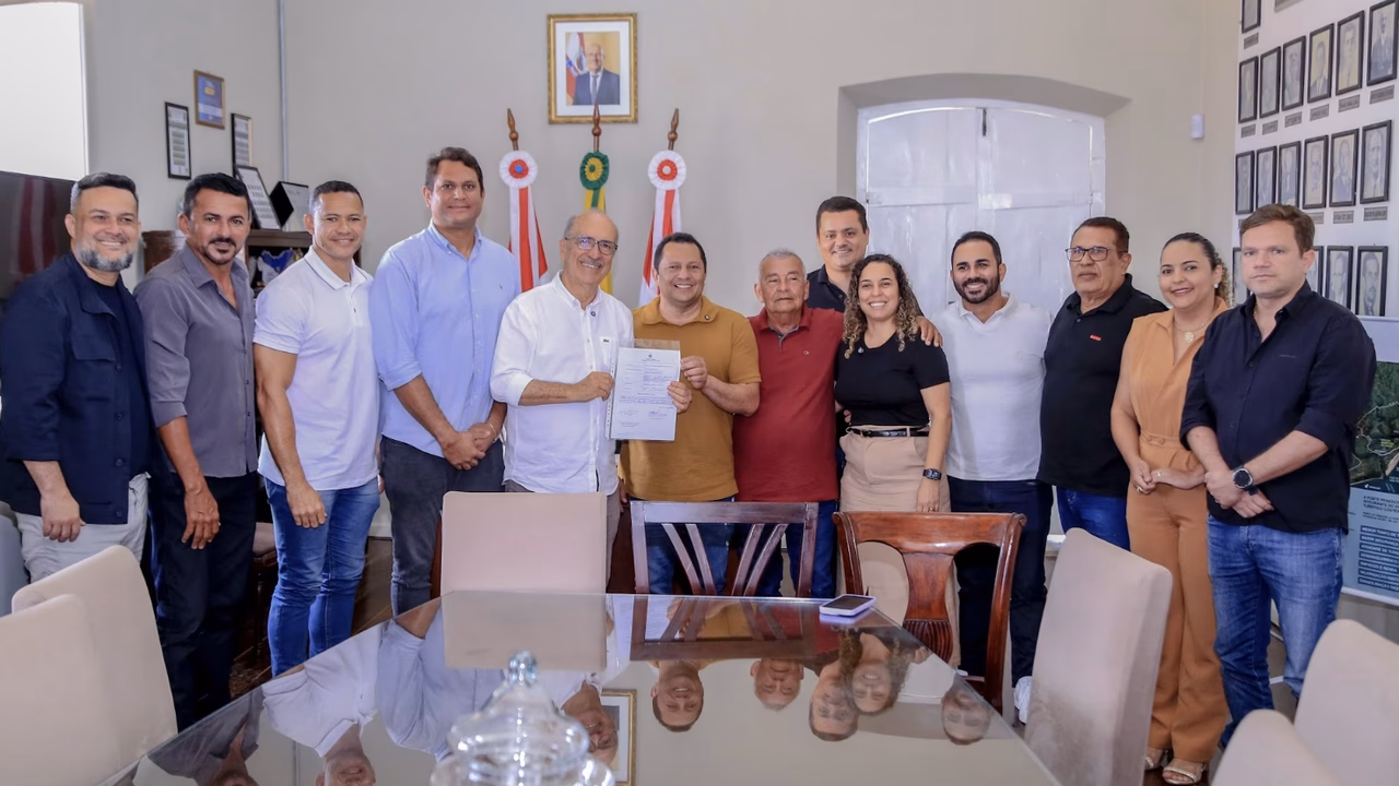 Prefeitura de Penedo autoriza pavimentação de novas ruas e amplia avanços em infraestrutura urbana