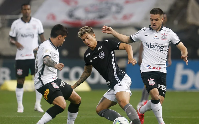 Corinthians 2017 x Botafogo 2023: veja diferenças e semelhanças entre os times no Brasileirão