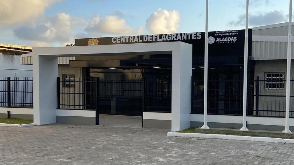 Turistas têm carro arrombado em Maceió, suspeitos são presos após ação rápida da polícia