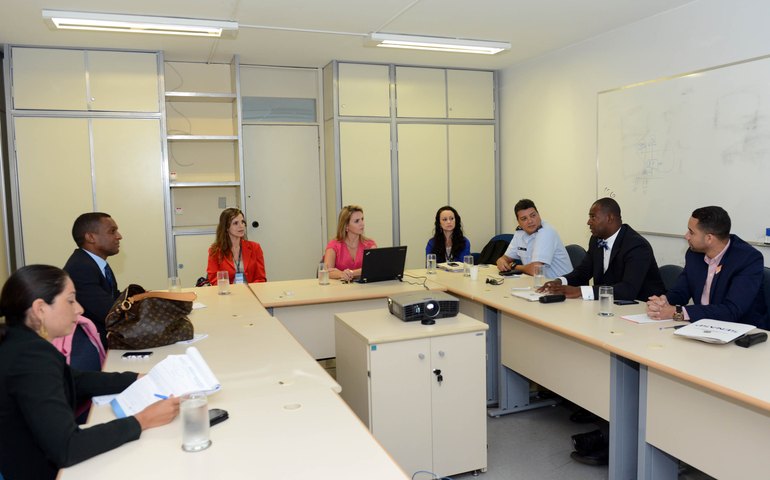 Ônibus do Desarmamento é apresentado a representantes da República Dominicana