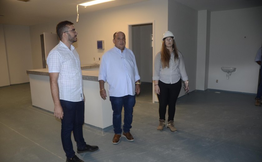 Secretário de Saúde inspeciona obras do Hospital Regional de Palmeira dos Índios