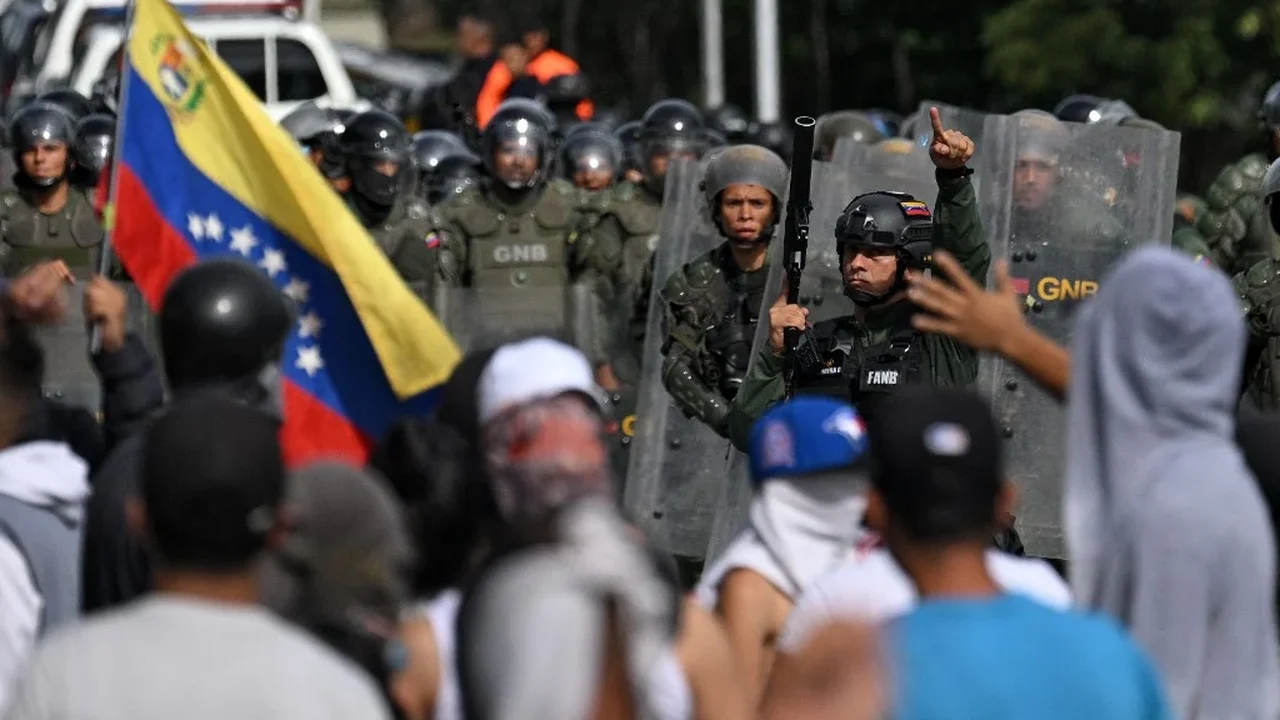 Casa Branca afirma que repressão a protestos na Venezuela é 'inaceitável'